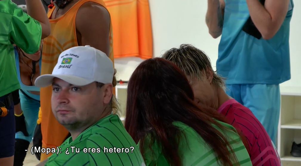 Mopa le hizo una directa pregunta a Ken sobre su orientación